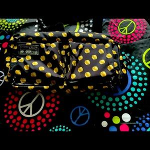 Women’s fanny or cross over used